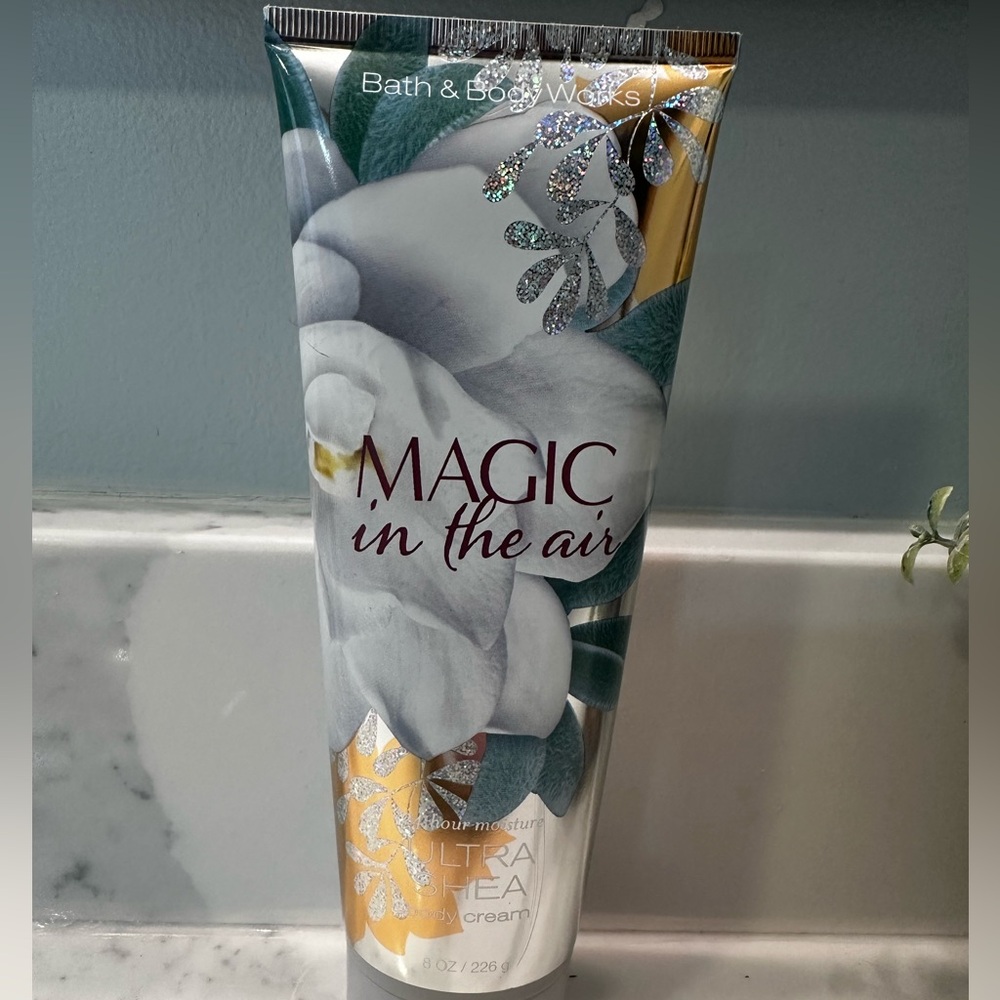 Bath & Body Works magic in the air 24 hour ultra shea body cream 8oz - Picture 3 of 9